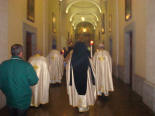 Processione nella notte di Pasqua all’interno del Pontificio Collegio Greco