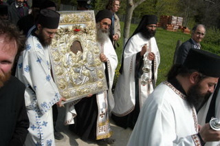 Karyes la processione con l'icona Axion esti