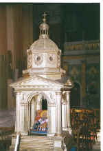 S. Atanasio de' Greci: Proskinitarion con l'icona di S. Atanasio (47369 byte)